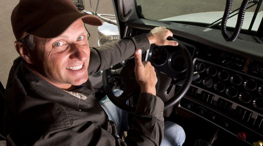 Como realizar a limpeza e a organização de uma cabine de caminhão